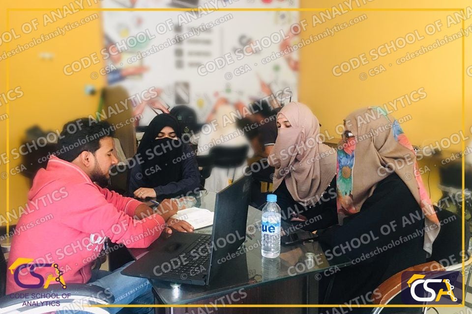 CSA mentor guiding a final-year project team at a laptop